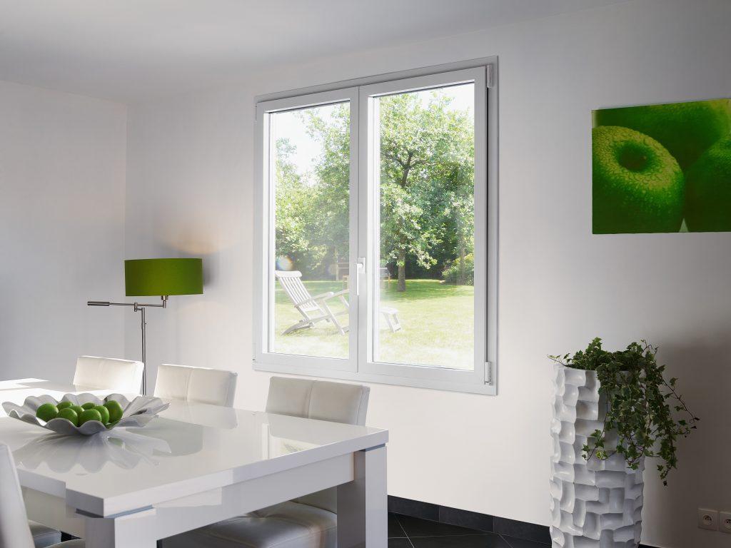 interior luminoso con cerramiento corredero elevable