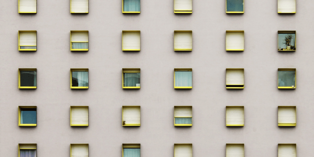 cerramiento eficiente con ventanas balconeras de PVC